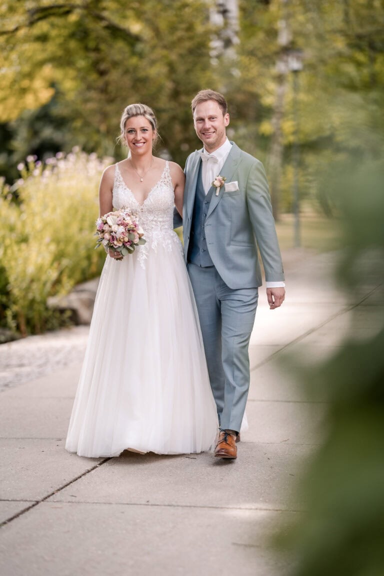 Brautpaar bei kirchlicher Hochzeit in Augsburg