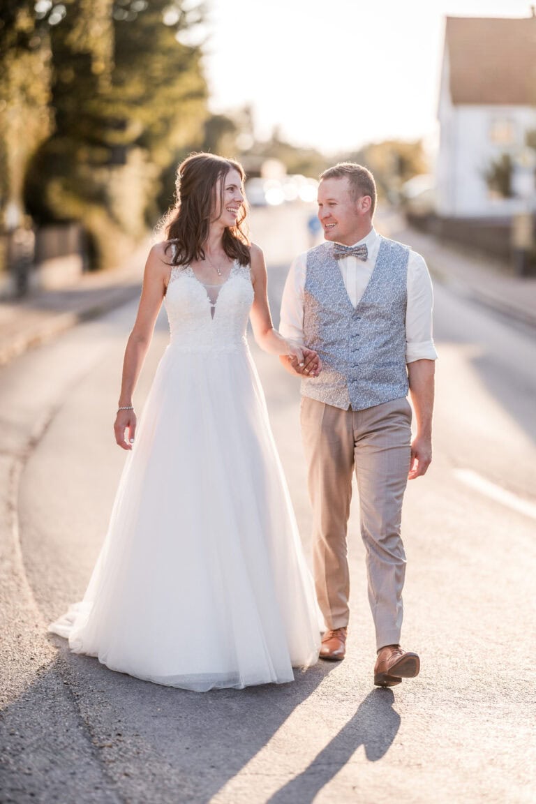 Brautpaar bei kirchlicher Hochzeit in Dasing