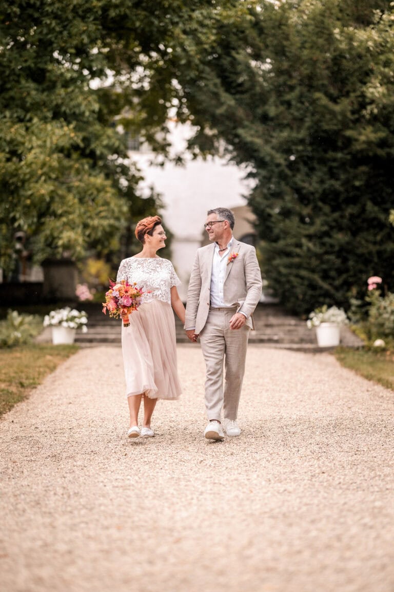 Brautpaar bei kirchlicher Hochzeit in Haslangkreit